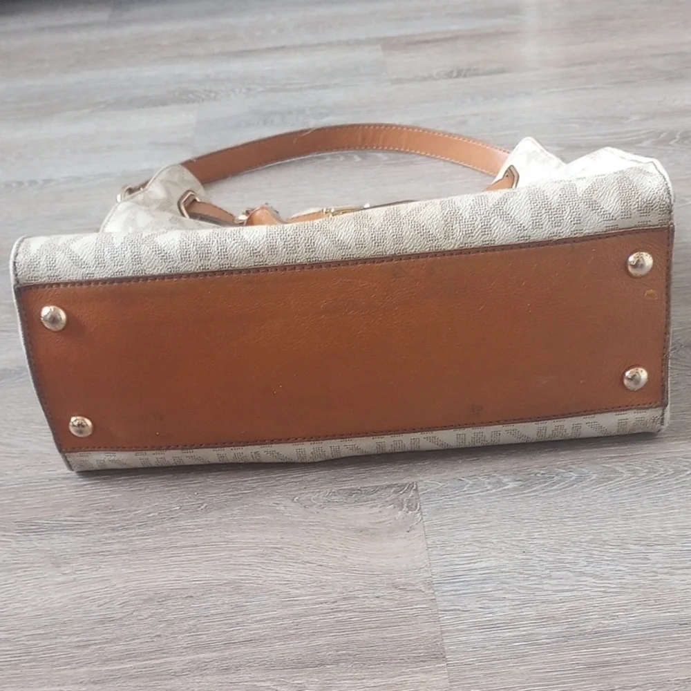 Michael Kors Beige and Brown Shoulder Bag - Picture 6 of 10